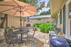 The Amorosa Cottage with Patio - Walk Downtown!, Fredricksburg